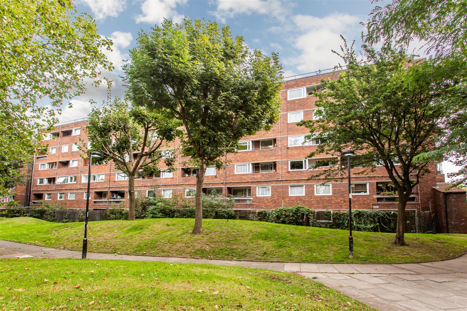 2 bed property in Rhodeswell Road, Limehouse